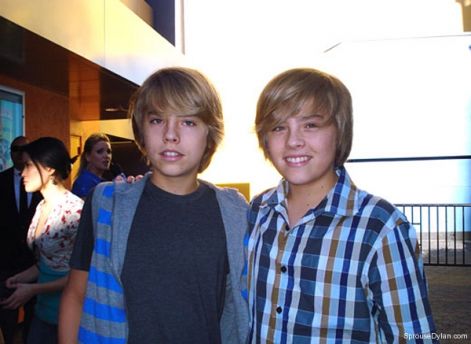 30-10-2008-dylan-cole-sprouse.jpg